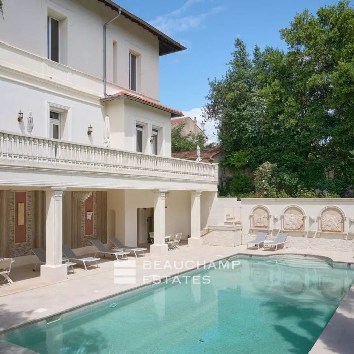 Cannes – Superb Villa Belle Epoque located near of center – 10 Bedrooms