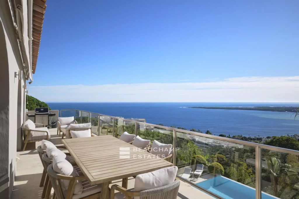 Cannes – View of the Lerrins Islands – 5 bedrooms