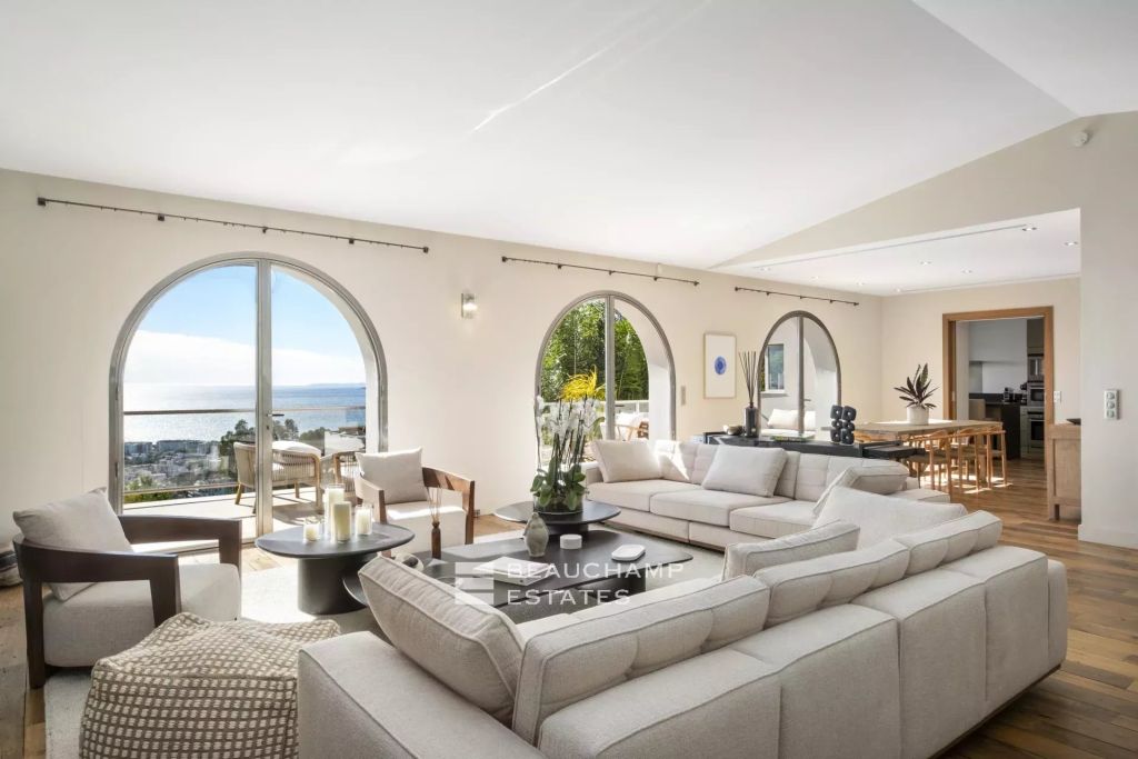 Cannes – View of the Lerrins Islands – 5 bedrooms