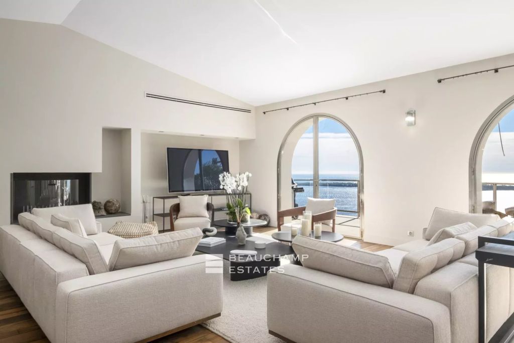 Cannes – View of the Lerrins Islands – 5 bedrooms