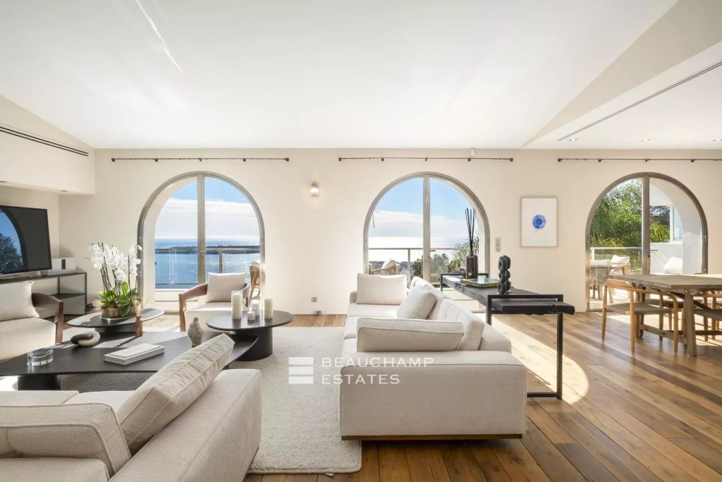 Cannes – View of the Lerrins Islands – 5 bedrooms
