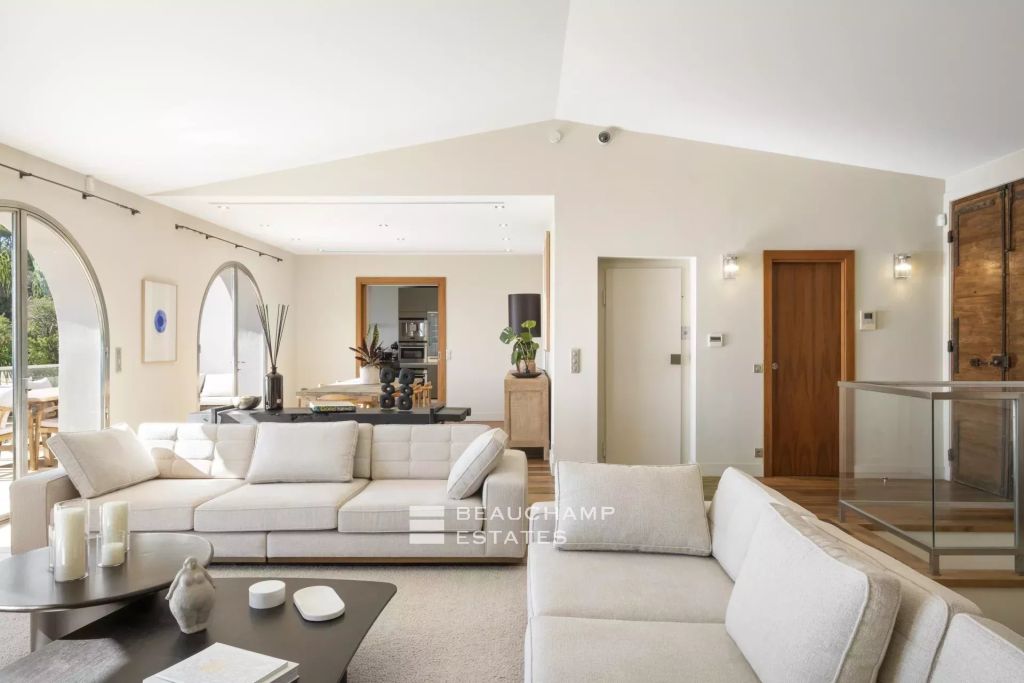 Cannes – View of the Lerrins Islands – 5 bedrooms