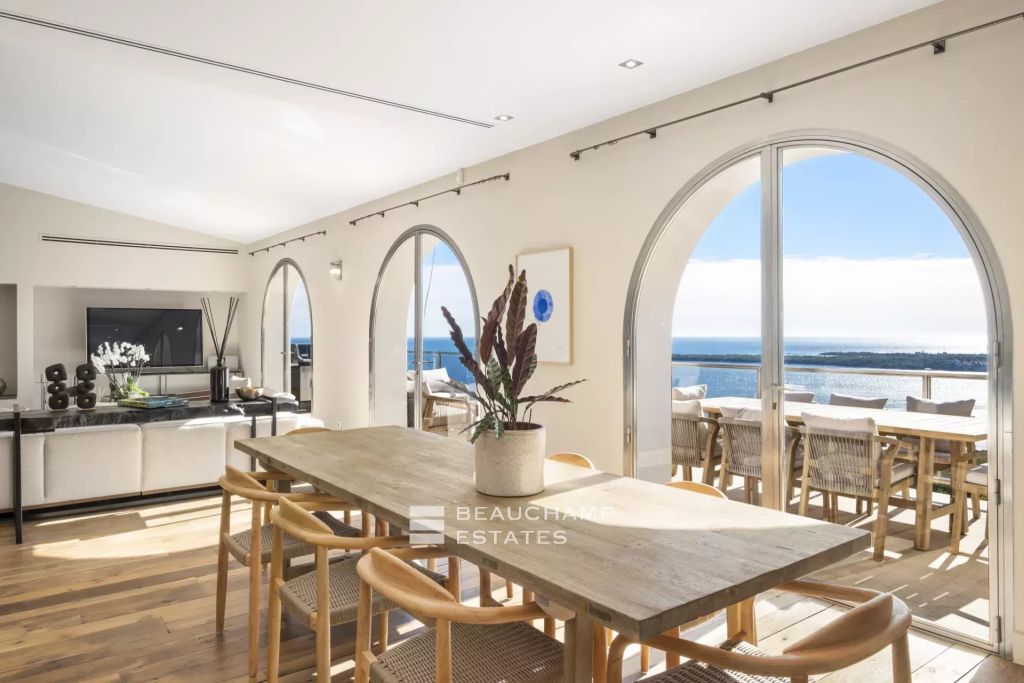 Cannes – View of the Lerrins Islands – 5 bedrooms