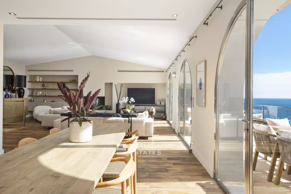 Cannes – View of the Lerrins Islands – 5 bedrooms