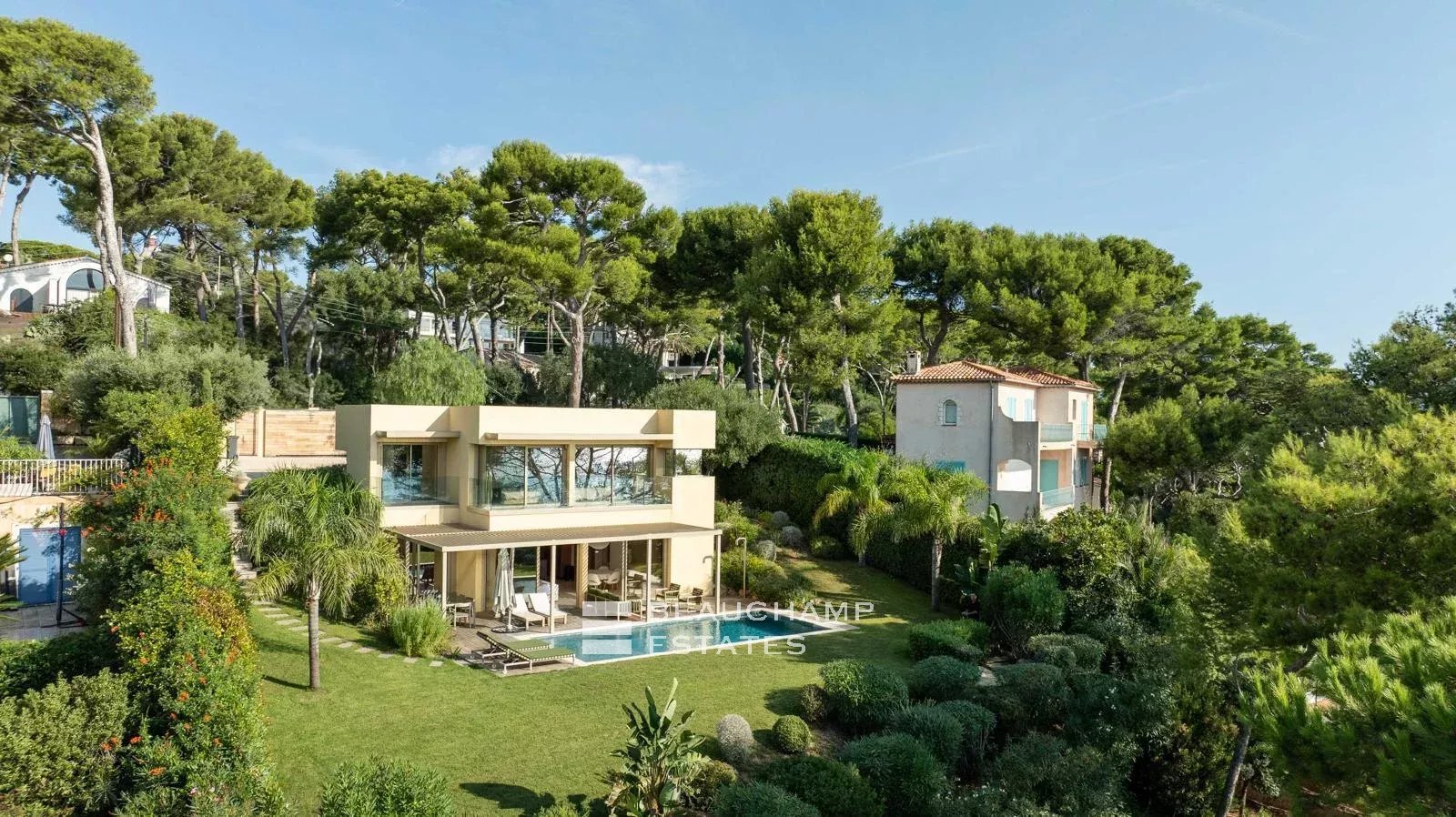 Cap d’Antibes – 4 bedrooms – Contemporary villa Cap d’Antibes – 4 bedrooms – Contemporary villa