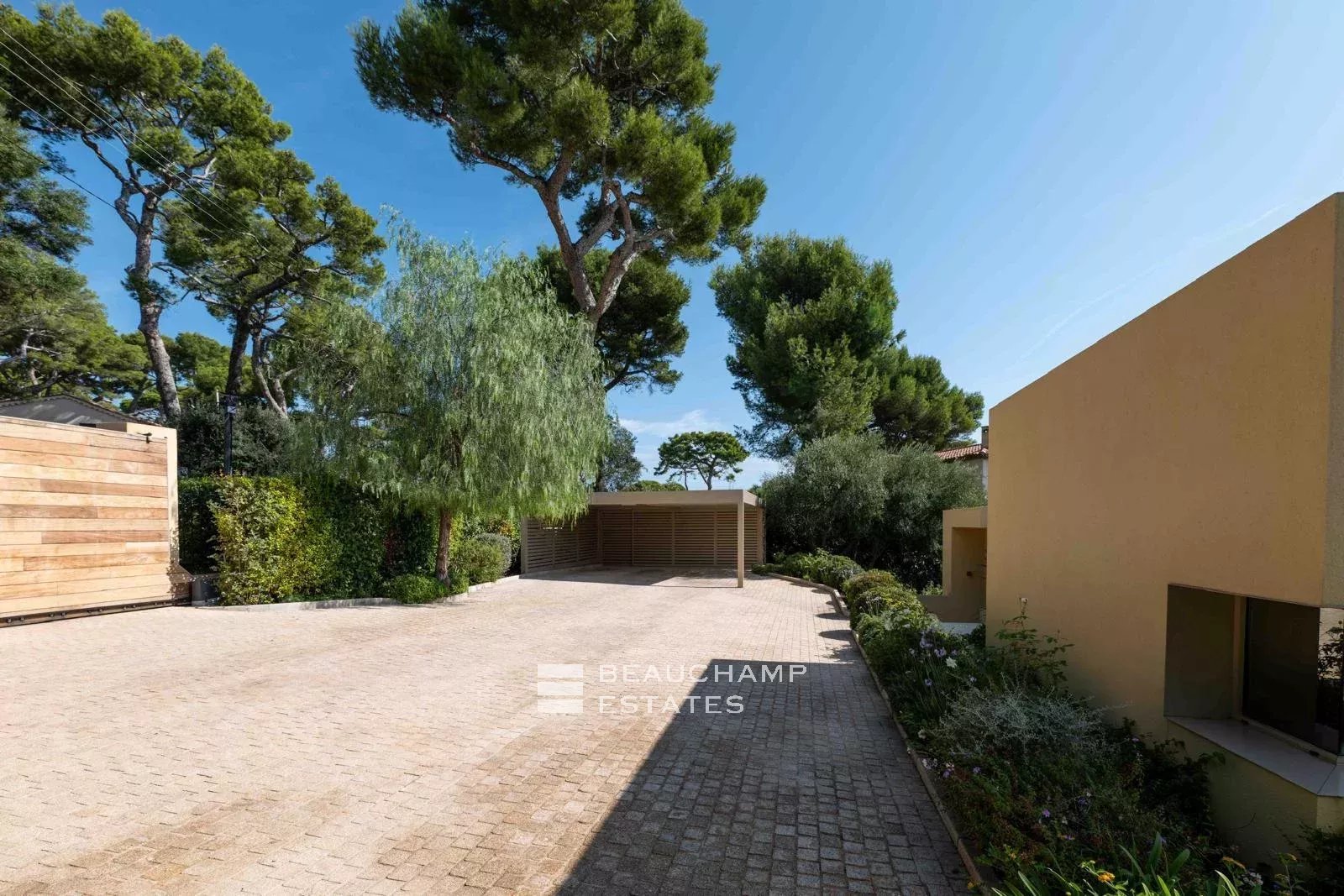 Cap d’Antibes – 4 bedrooms – Contemporary villa Cap d’Antibes – 4 bedrooms – Contemporary villa