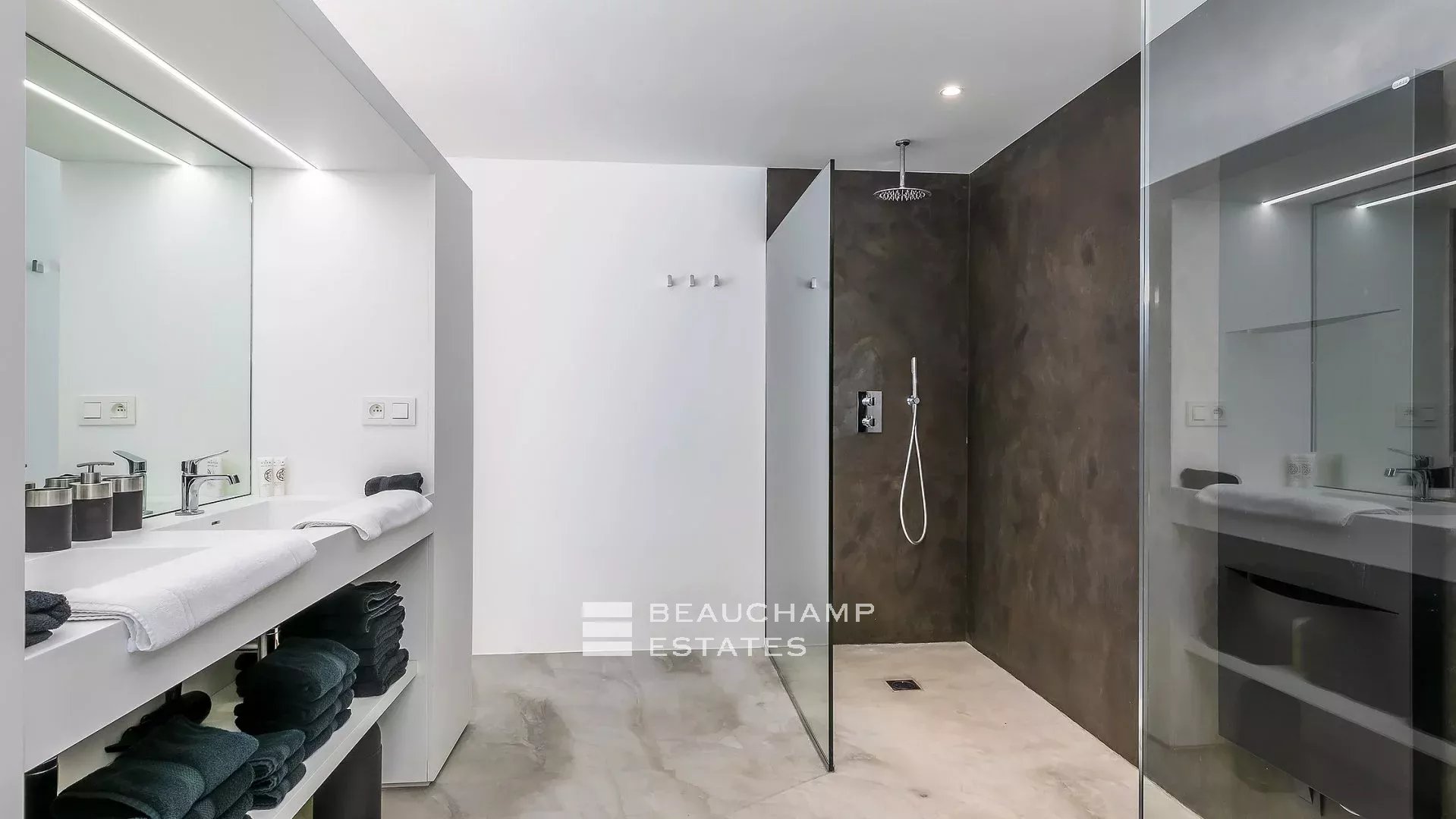 Cap d’Antibes 5-bedroom architect-designed villa Cap d’Antibes 5-bedroom architect-designed villa