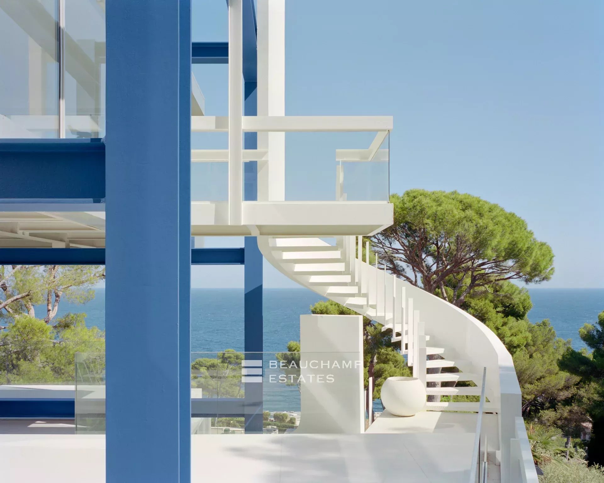 Cap d’Antibes 5-bedroom architect-designed villa Cap d’Antibes 5-bedroom architect-designed villa