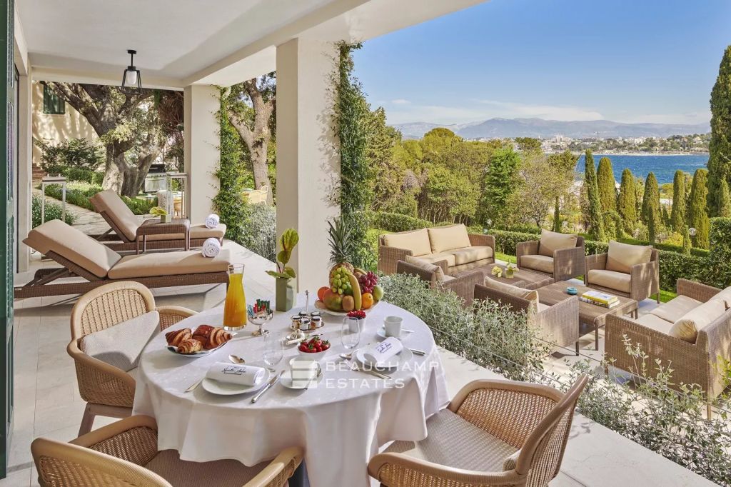 Cap d’Antibes 5-bedroom villa with swimming pool