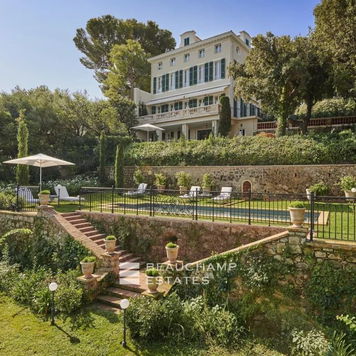 Cap d&rsquo;Antibes villa 5 chambres avec piscine