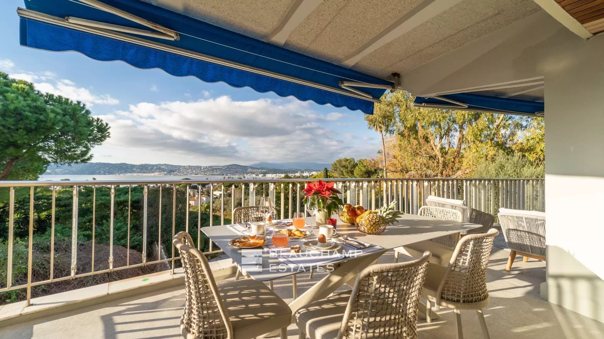 Appartement cap d’antibes vue mer Cap d’Antibes apartment with sea view