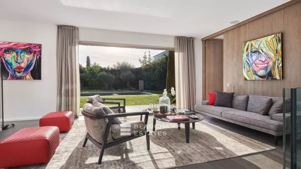 Cap d’Antibes Contemporary Villa of 5 bedrooms