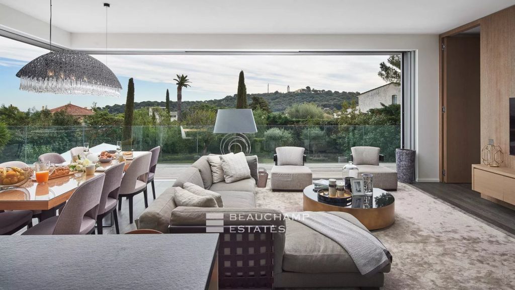 Cap d’Antibes Contemporary Villa of 5 bedrooms