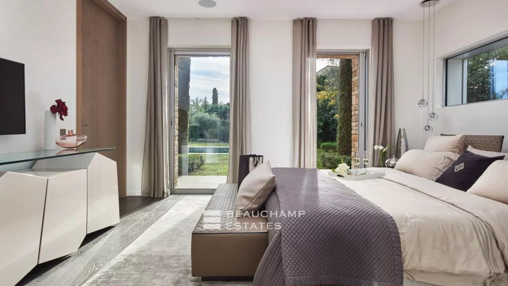 Cap d’Antibes Contemporary Villa of 5 bedrooms