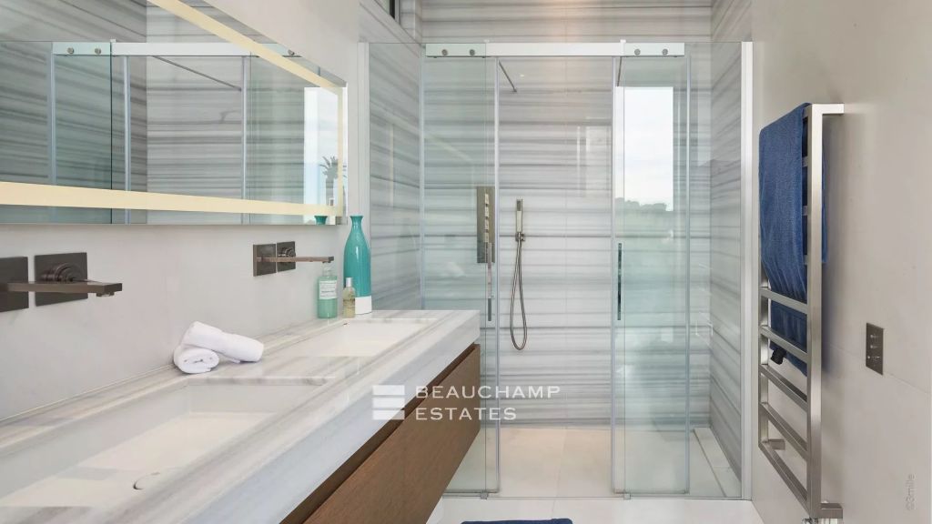 Cap d’Antibes Contemporary Villa of 5 bedrooms