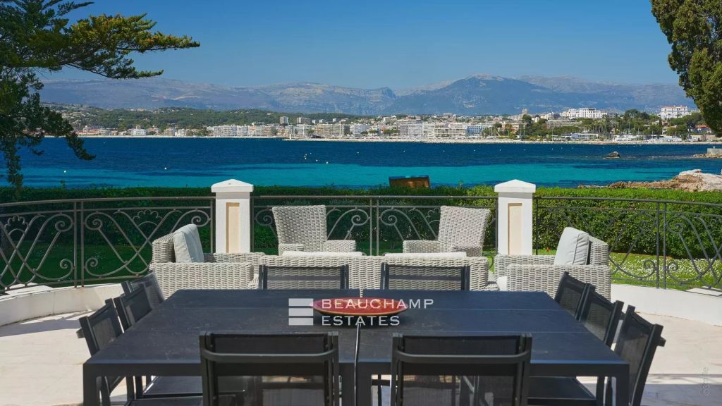 Cap d’Antibes, west side awesome waterfront property
