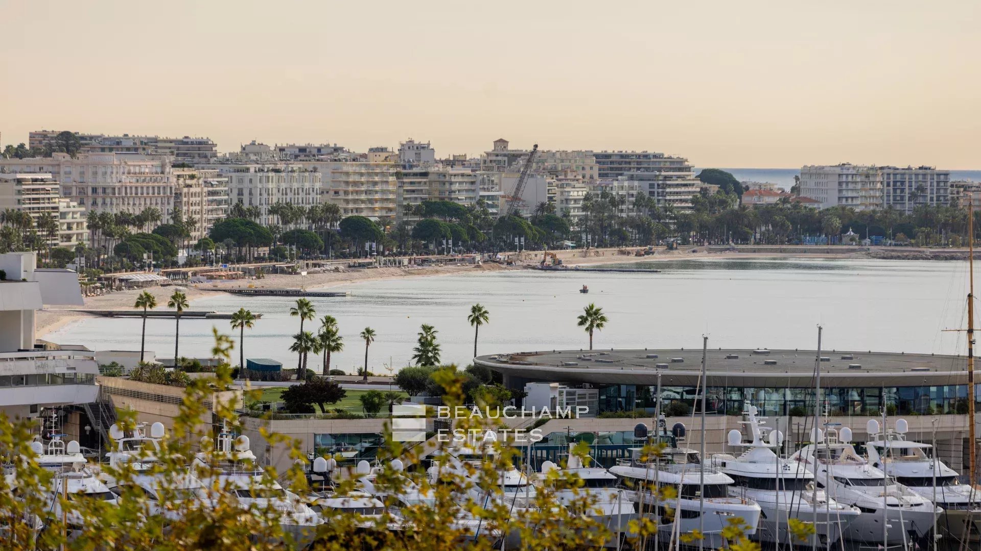 Charmant appartement 2 chambres en suite – Cannes Centre Charming 2 bedroom apartment in suite – Cannes Centre