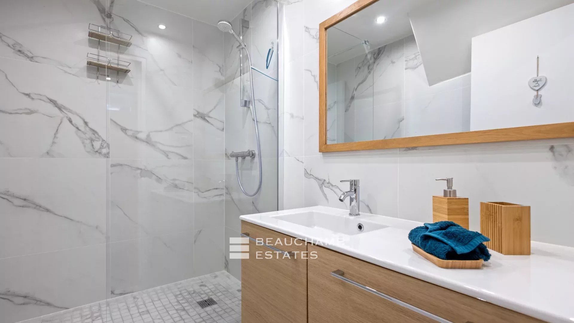 Charmant appartement 2 chambres en suite – Cannes Centre Charming 2 bedroom apartment in suite – Cannes Centre