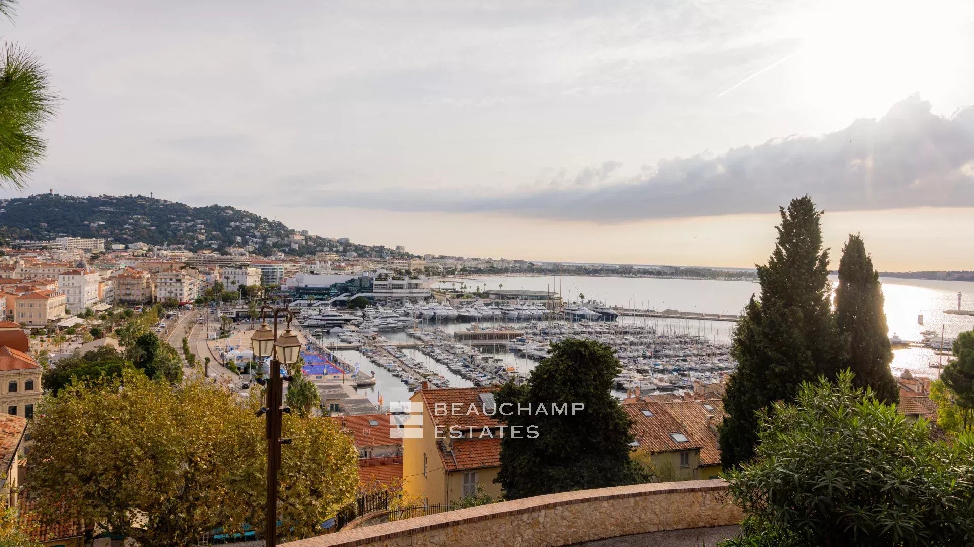 Charmant appartement 2 chambres en suite – Cannes Centre Charming 2 bedroom apartment in suite – Cannes Centre