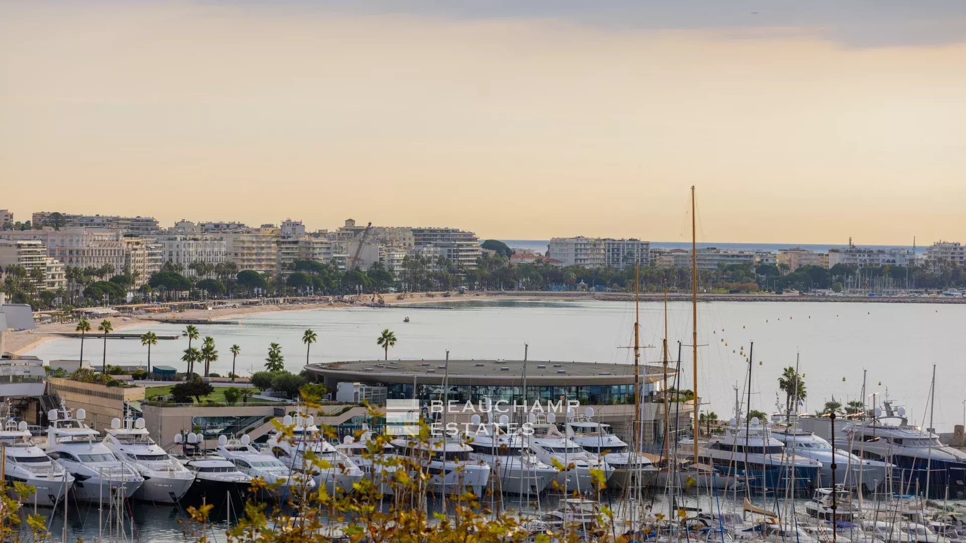 Charmant appartement 2 chambres en suite – Cannes Centre Charming 2 bedroom apartment in suite – Cannes Centre