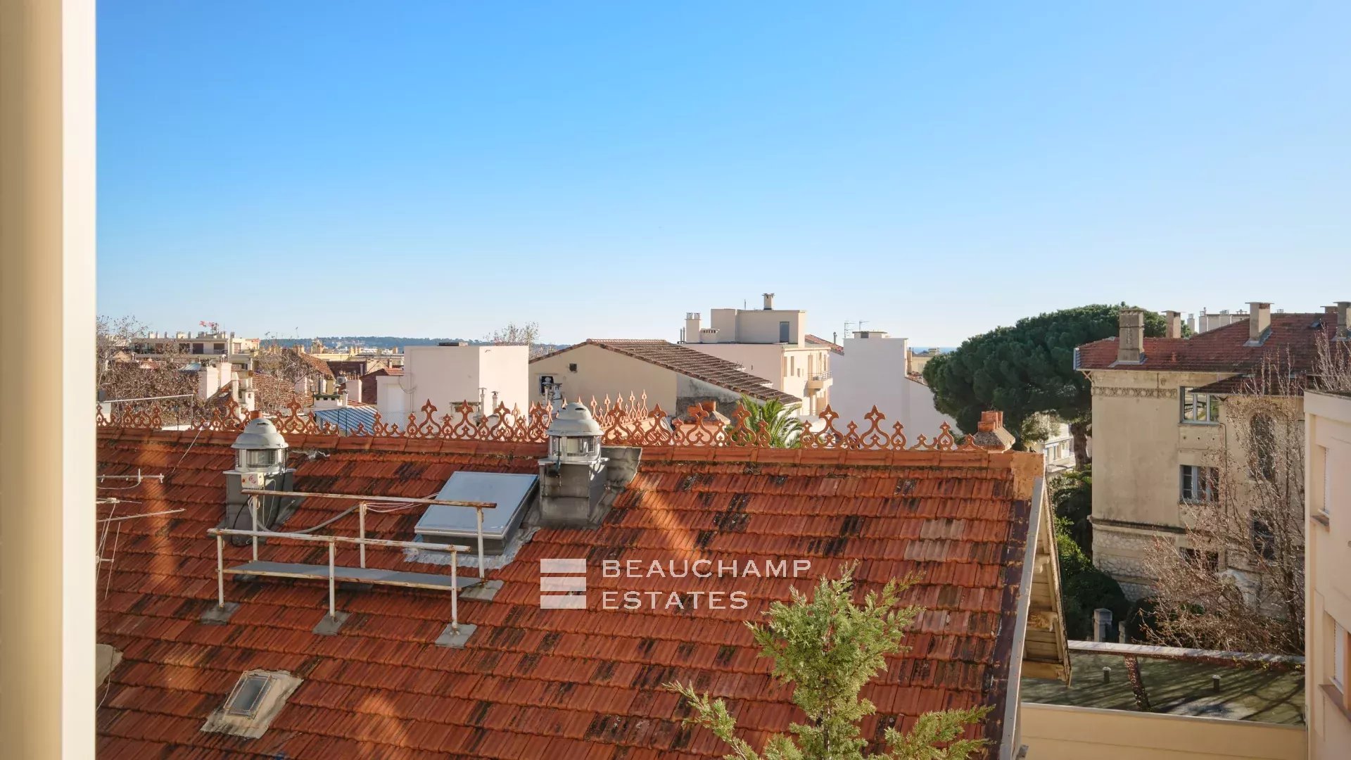 Charming 3 bedroom apartments – Cannes center Charming 3 bedroom apartments – Cannes center