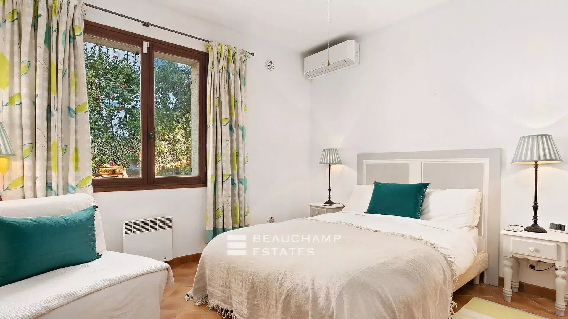 Charming 3-bedroom villa in the heart of Cap d’Antibes Charming 3-bedroom villa in the heart of Cap d’Antibes