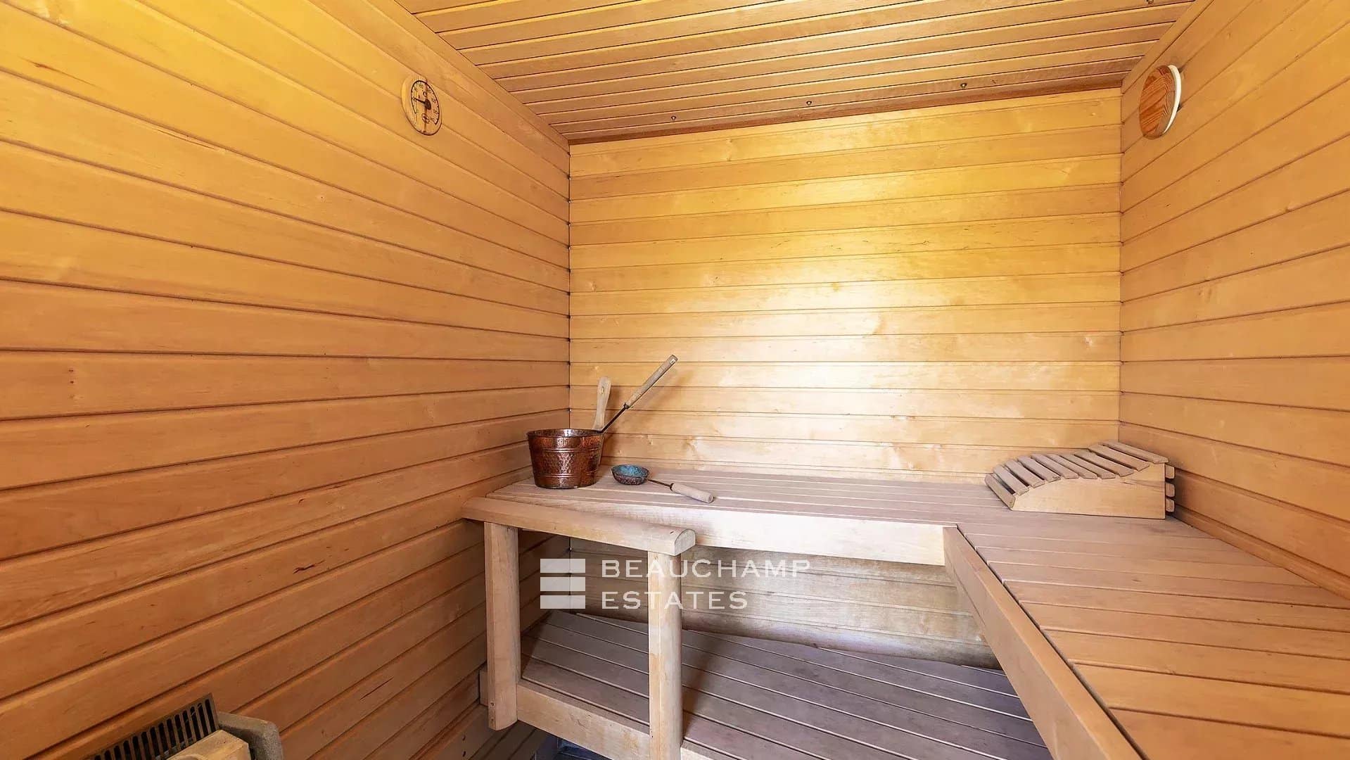 Charming 3-bedroom villa in the heart of Cap d’Antibes Charming 3-bedroom villa in the heart of Cap d’Antibes