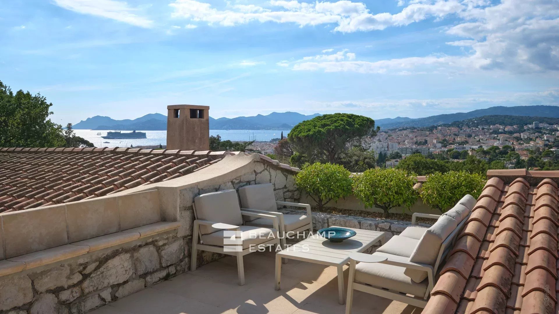 Charming 3 bedroom villa with pool and terraces – Cannes Monfleurry Charming 3 bedroom villa with pool and terraces – Cannes Monfleurry