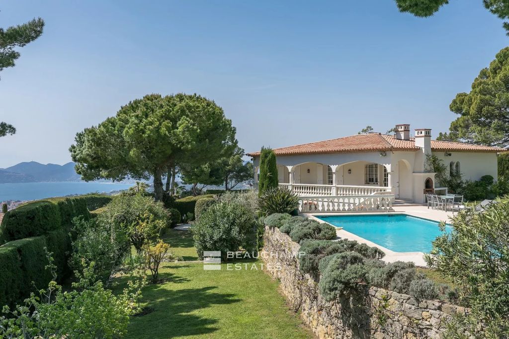 Charming 4-bedroom Provençal villa in the hills of Cannes