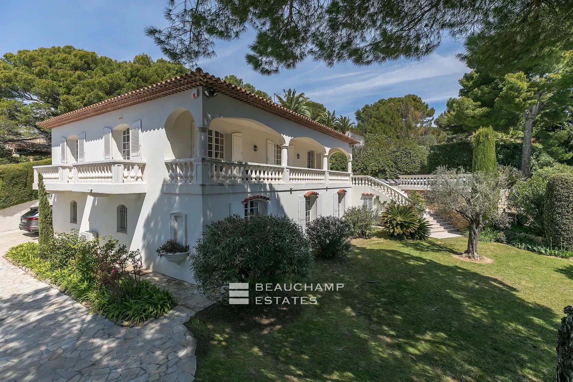 Jolie villa provençale 4 chambres dans les hauteurs de Cannes Charming 4-bedroom Provençal villa in the hills of Cannes