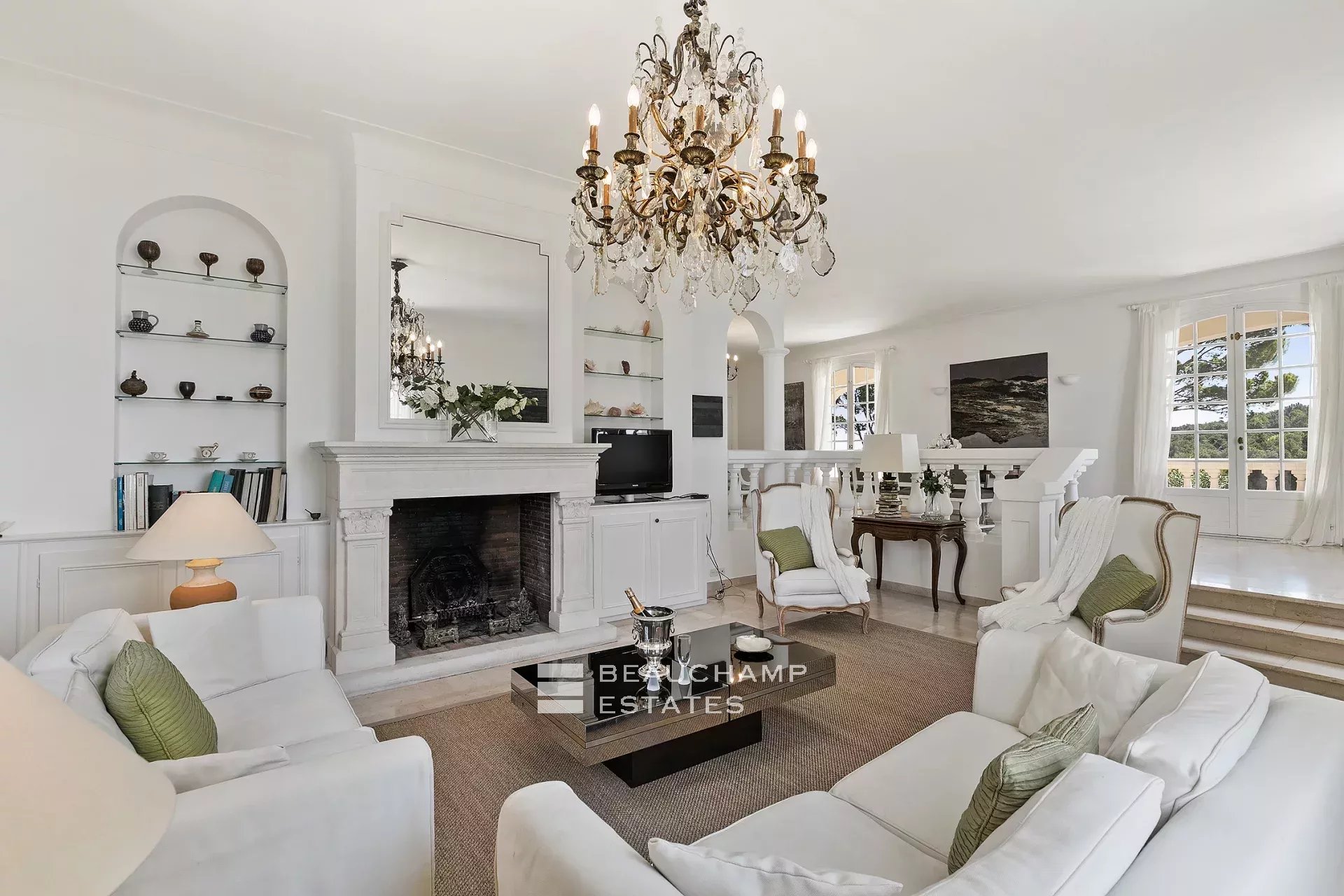 Jolie villa provençale 4 chambres dans les hauteurs de Cannes Charming 4-bedroom Provençal villa in the hills of Cannes