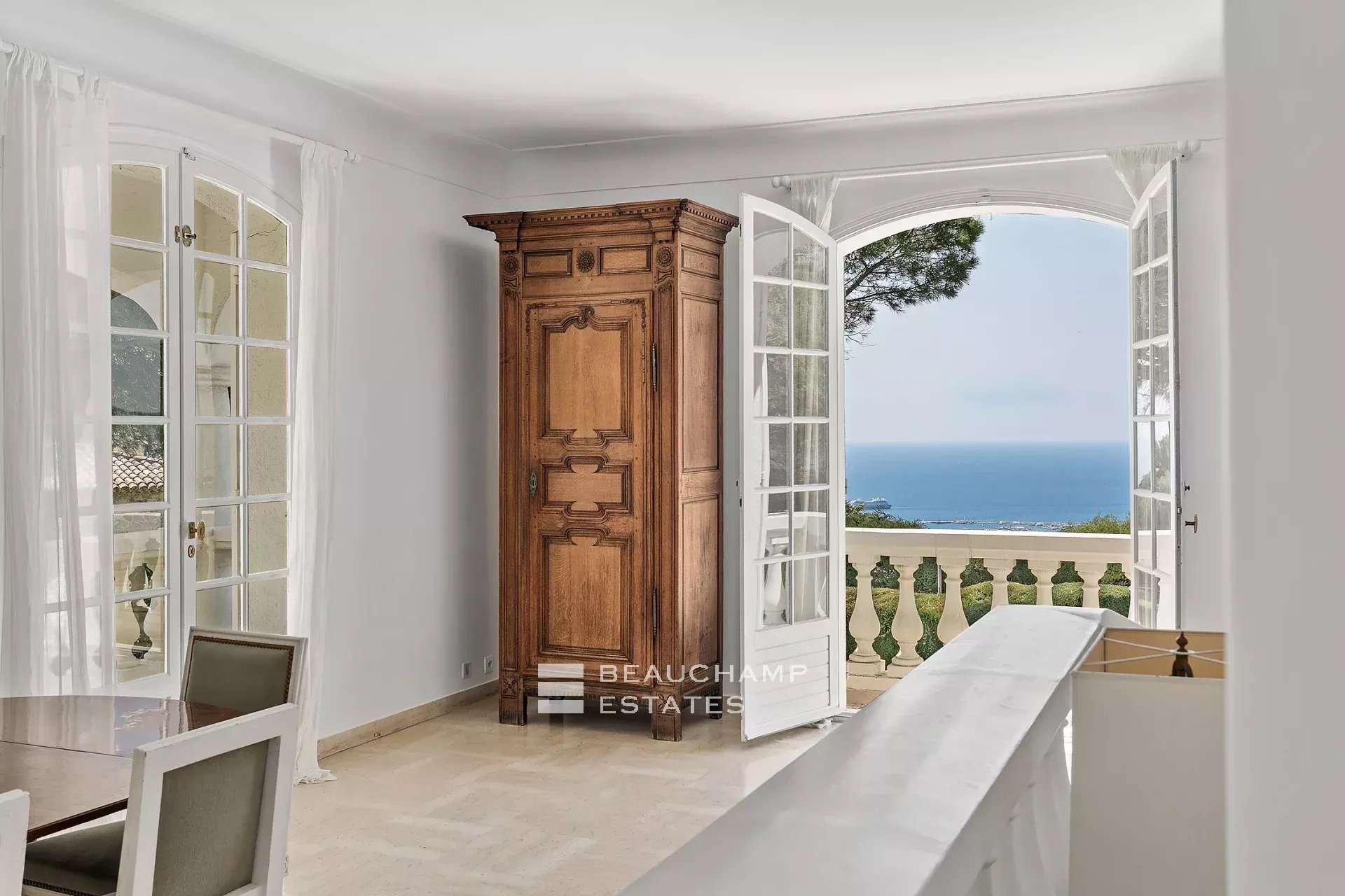 Jolie villa provençale 4 chambres dans les hauteurs de Cannes Charming 4-bedroom Provençal villa in the hills of Cannes