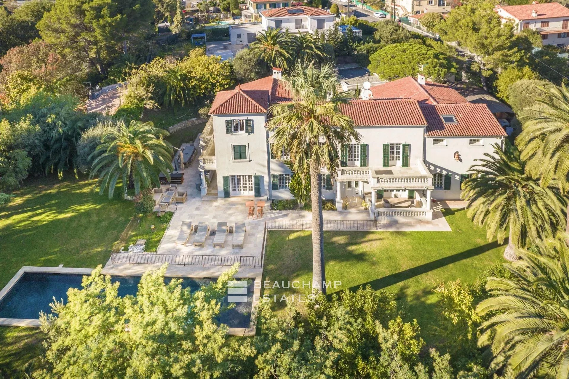 Villa de charmes de 6 chambres à proximité du vieil Antibes Charming 6-bedroom villa near Old Antibes