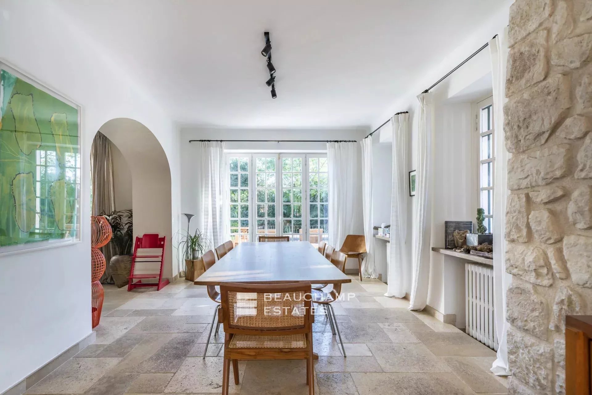 Villa de charmes de 6 chambres à proximité du vieil Antibes Charming 6-bedroom villa near Old Antibes