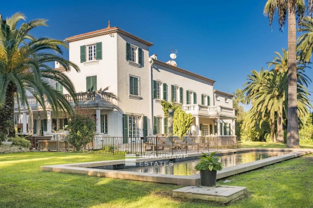 Charming 6-bedroom villa near Old Antibes