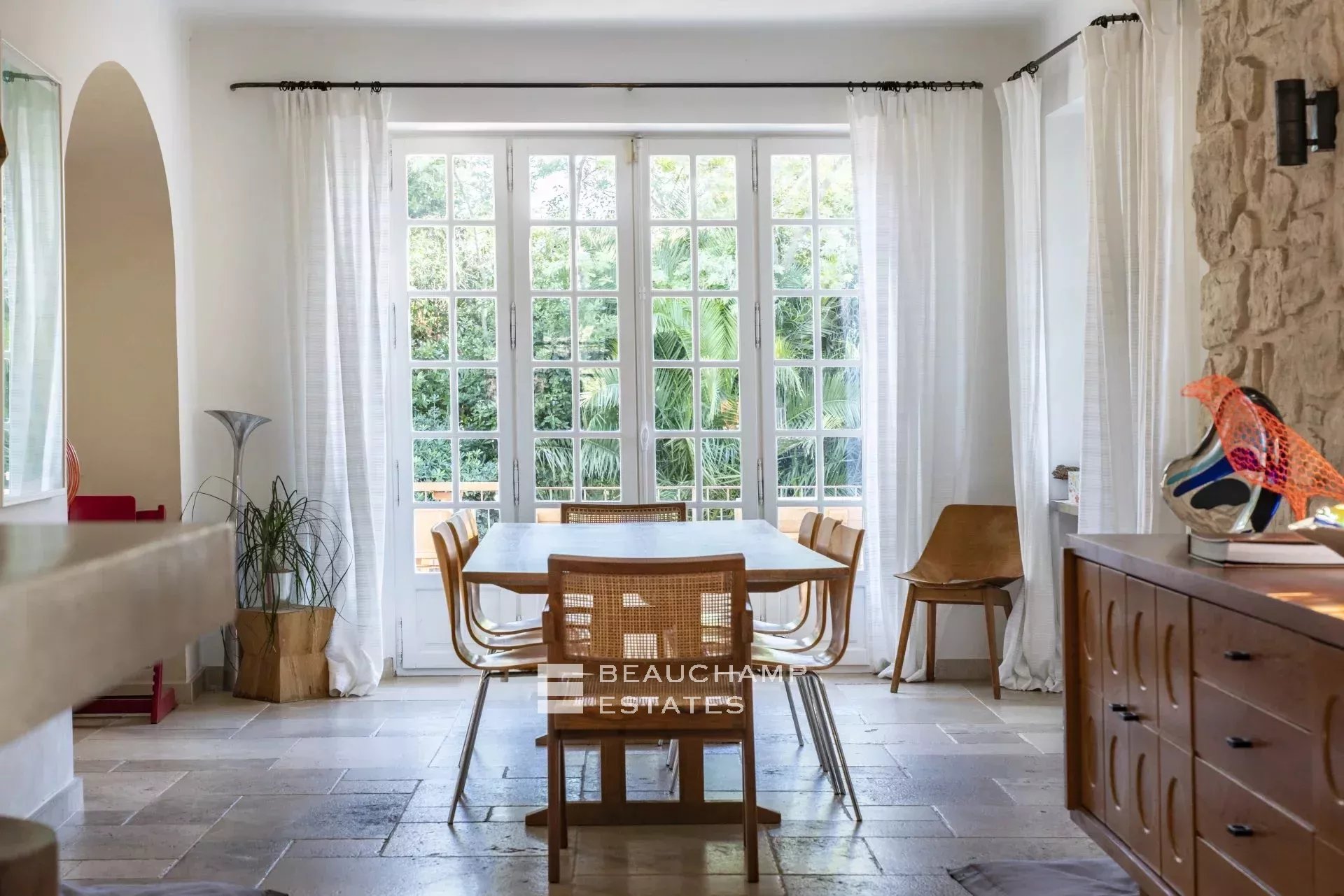 Villa de charmes de 6 chambres à proximité du vieil Antibes Charming 6-bedroom villa near Old Antibes