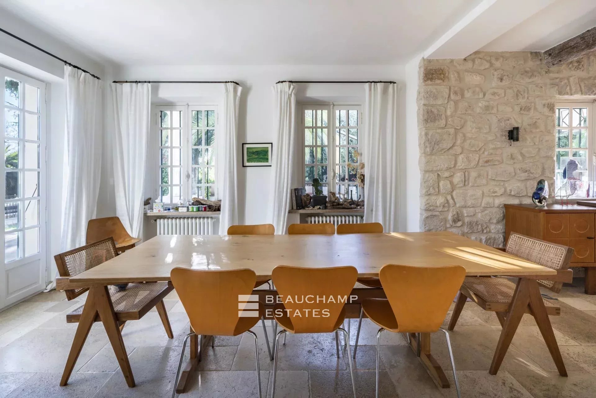 Villa de charmes de 6 chambres à proximité du vieil Antibes Charming 6-bedroom villa near Old Antibes