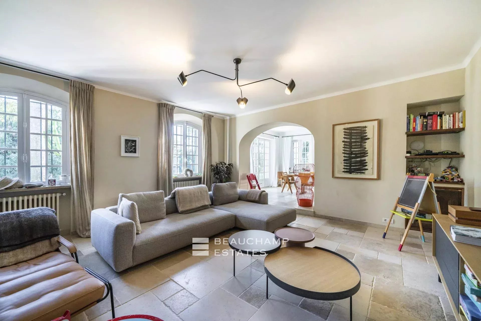 Villa de charmes de 6 chambres à proximité du vieil Antibes Charming 6-bedroom villa near Old Antibes