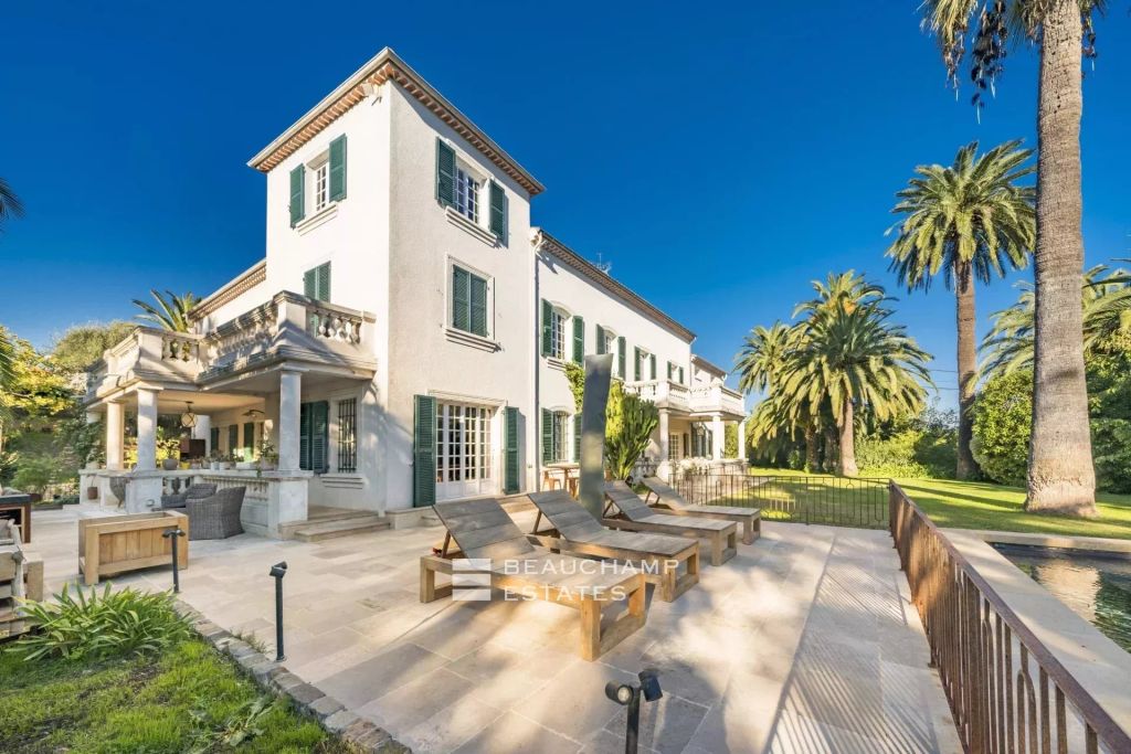 Charming 6-bedroom villa near Old Antibes
