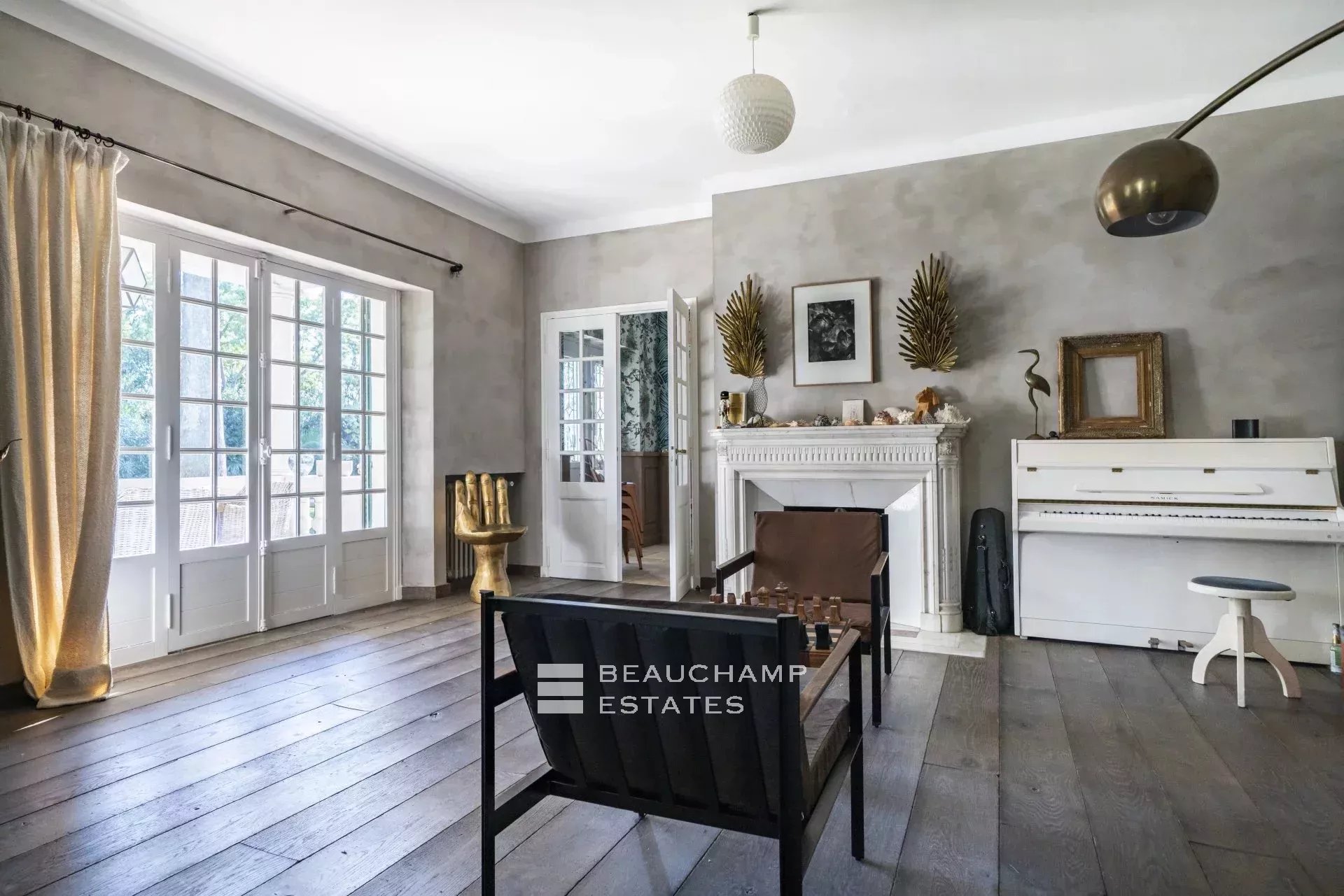 Villa de charmes de 6 chambres à proximité du vieil Antibes Charming 6-bedroom villa near Old Antibes