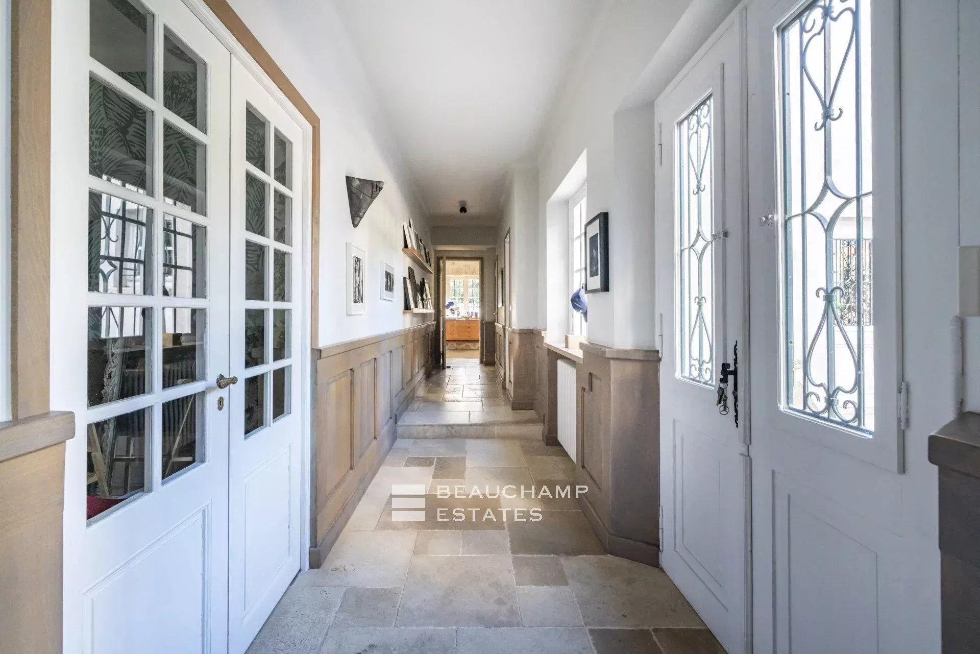 Villa de charmes de 6 chambres à proximité du vieil Antibes Charming 6-bedroom villa near Old Antibes