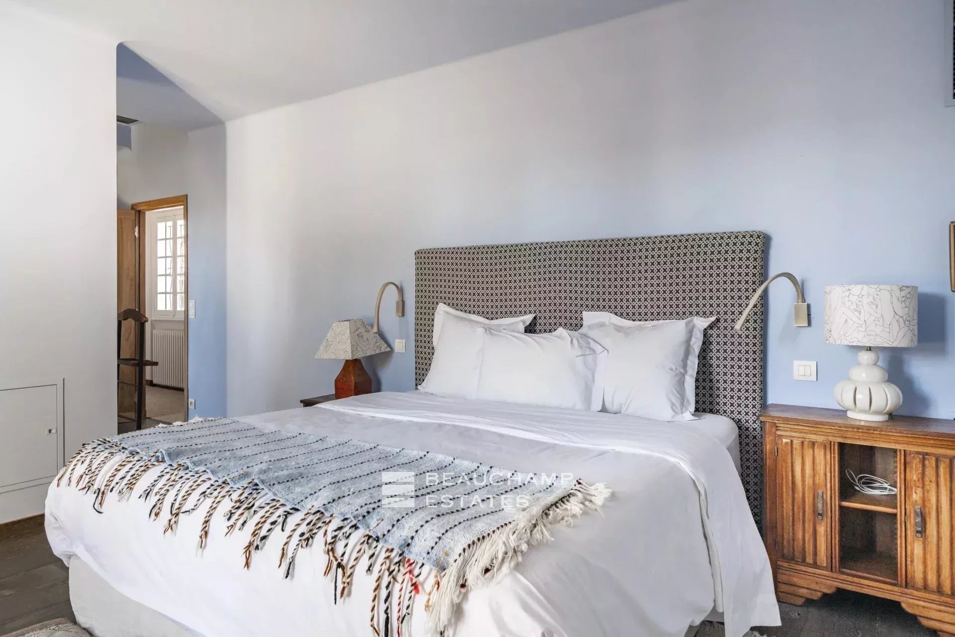 Villa de charmes de 6 chambres à proximité du vieil Antibes Charming 6-bedroom villa near Old Antibes