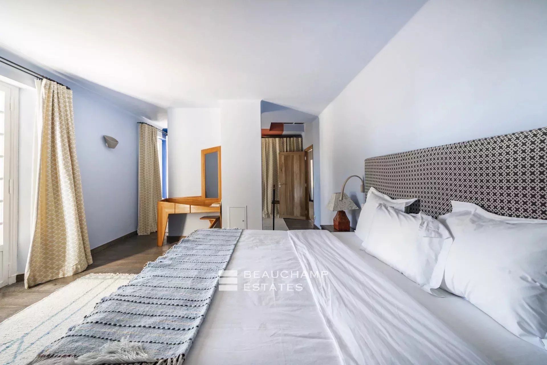 Villa de charmes de 6 chambres à proximité du vieil Antibes Charming 6-bedroom villa near Old Antibes