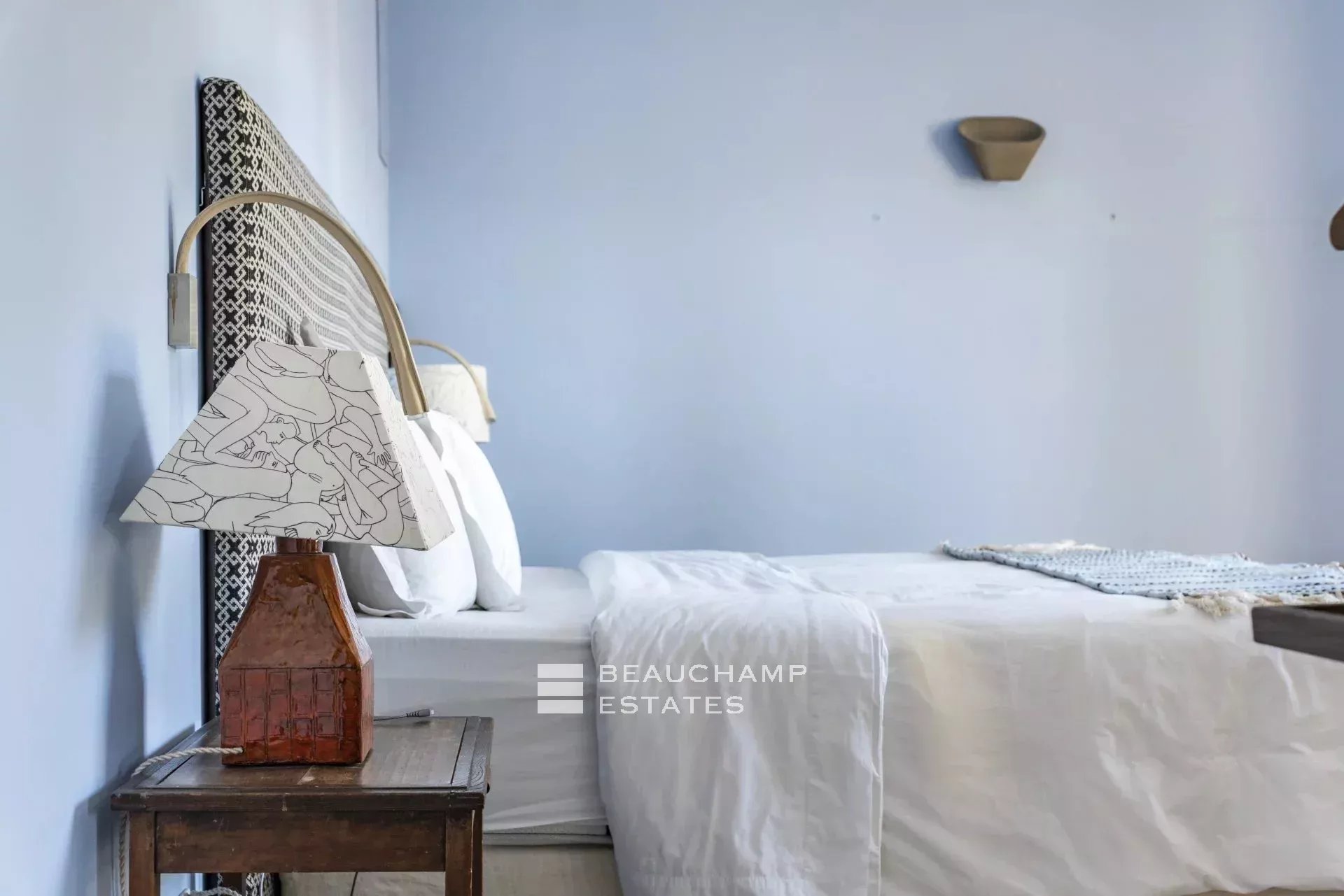 Villa de charmes de 6 chambres à proximité du vieil Antibes Charming 6-bedroom villa near Old Antibes