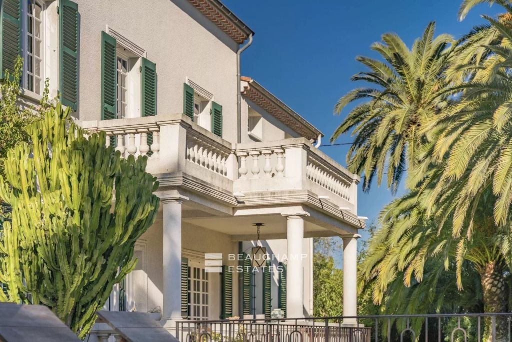 Charming 6-bedroom villa near Old Antibes