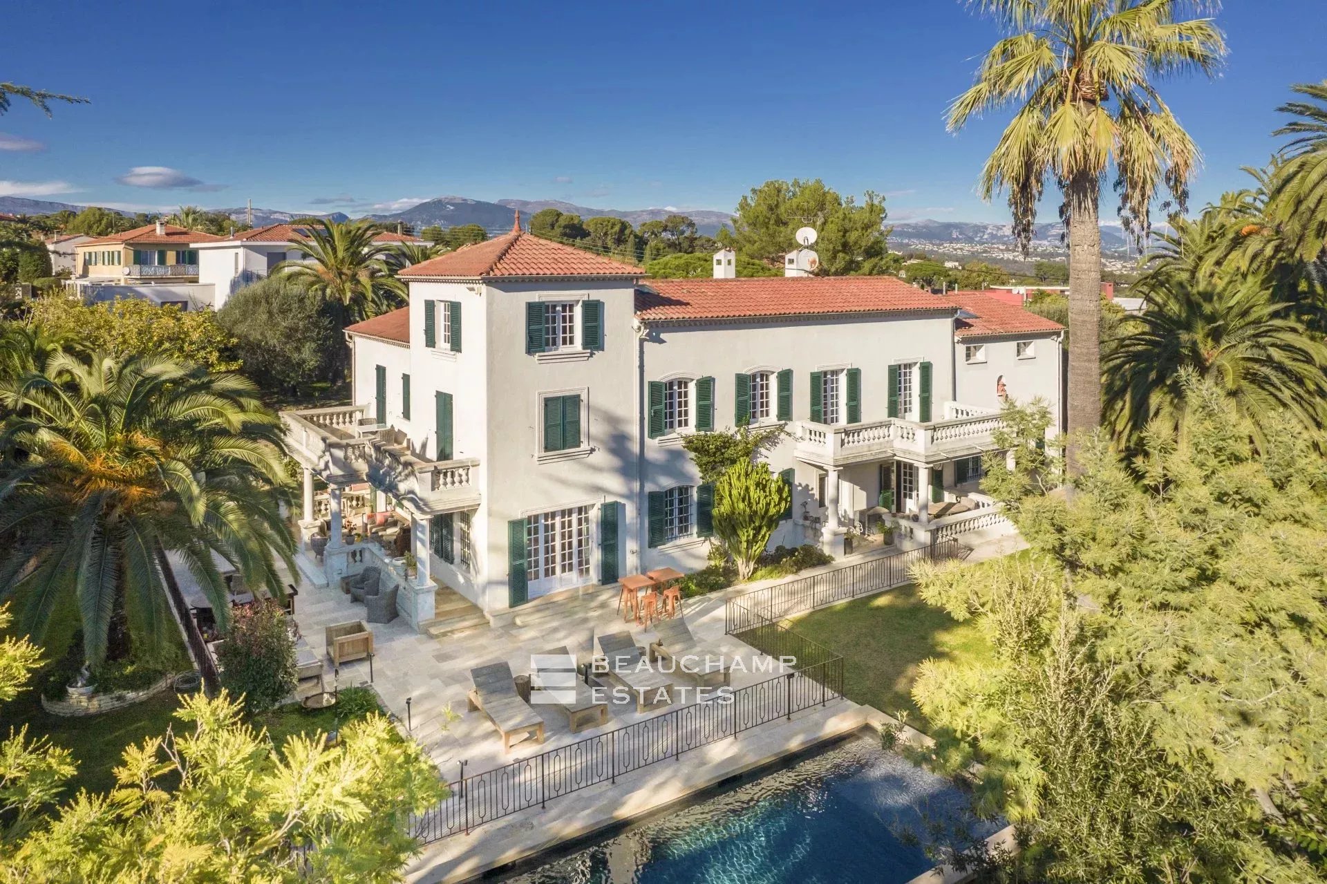 Villa de charmes de 6 chambres à proximité du vieil Antibes Charming 6-bedroom villa near Old Antibes