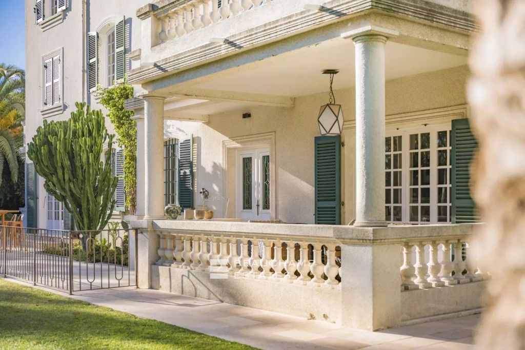 Charming 6-bedroom villa near Old Antibes