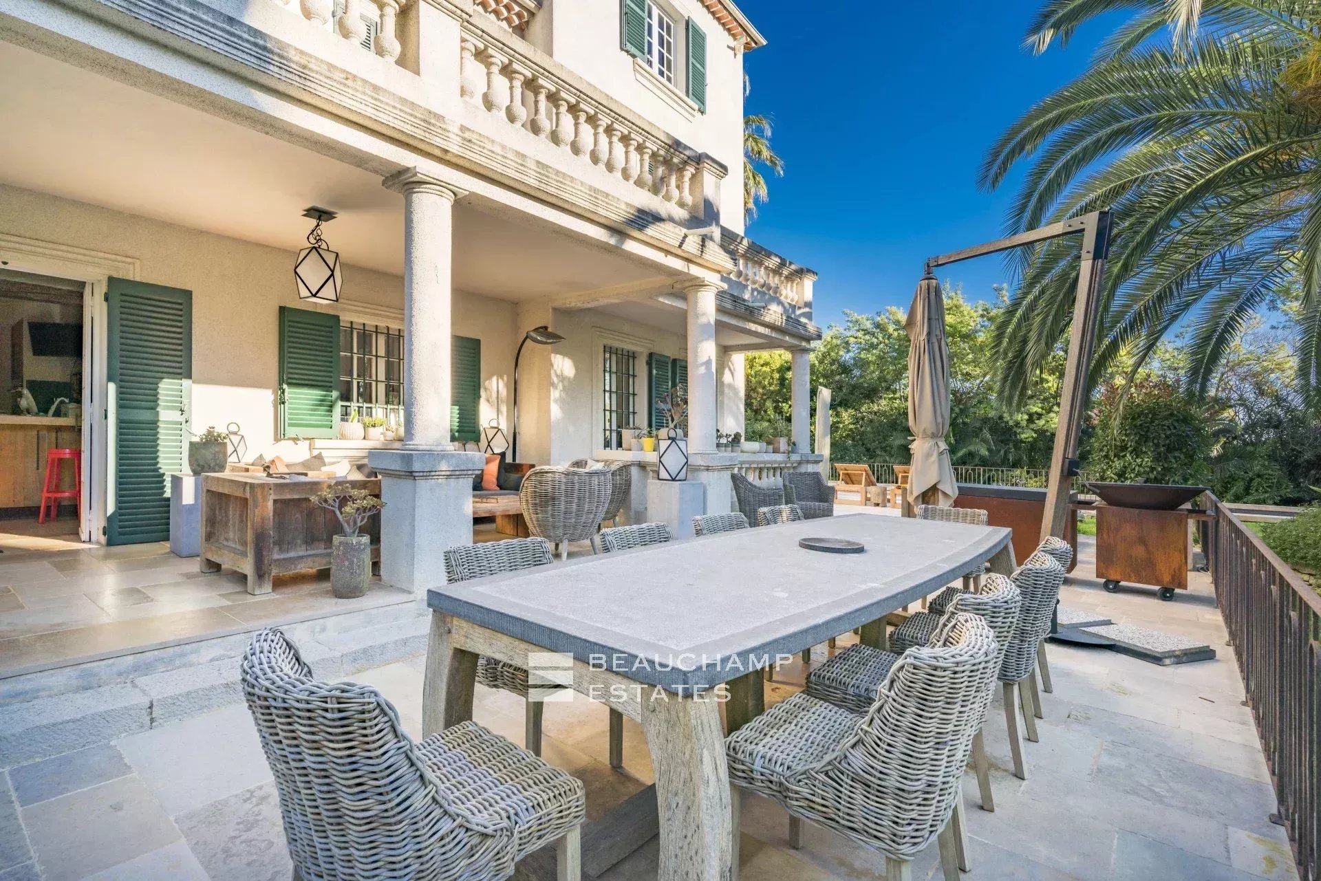 Villa de charmes de 6 chambres à proximité du vieil Antibes Charming 6-bedroom villa near Old Antibes