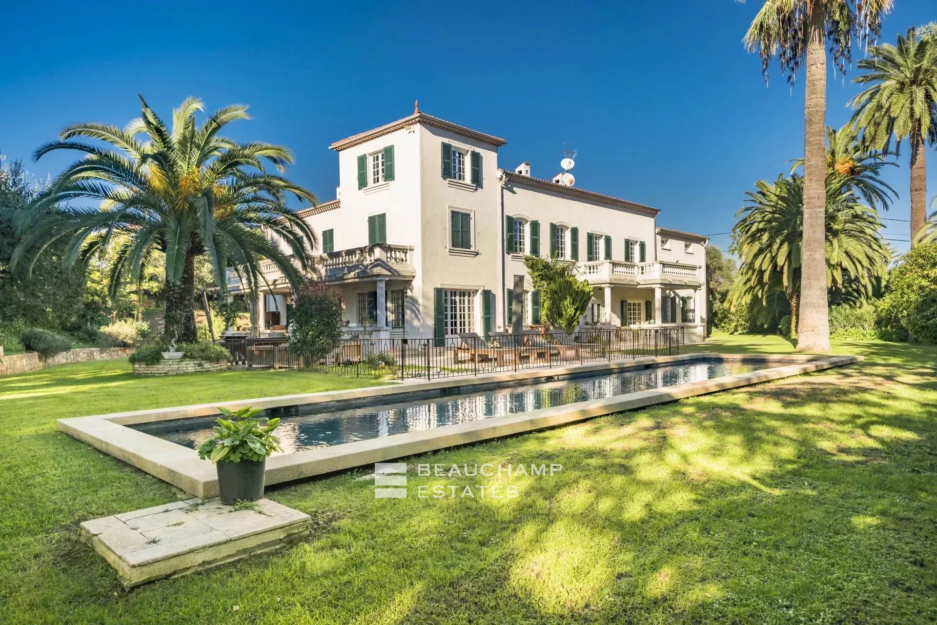 Villa de charmes de 6 chambres à proximité du vieil Antibes Charming 6-bedroom villa near Old Antibes