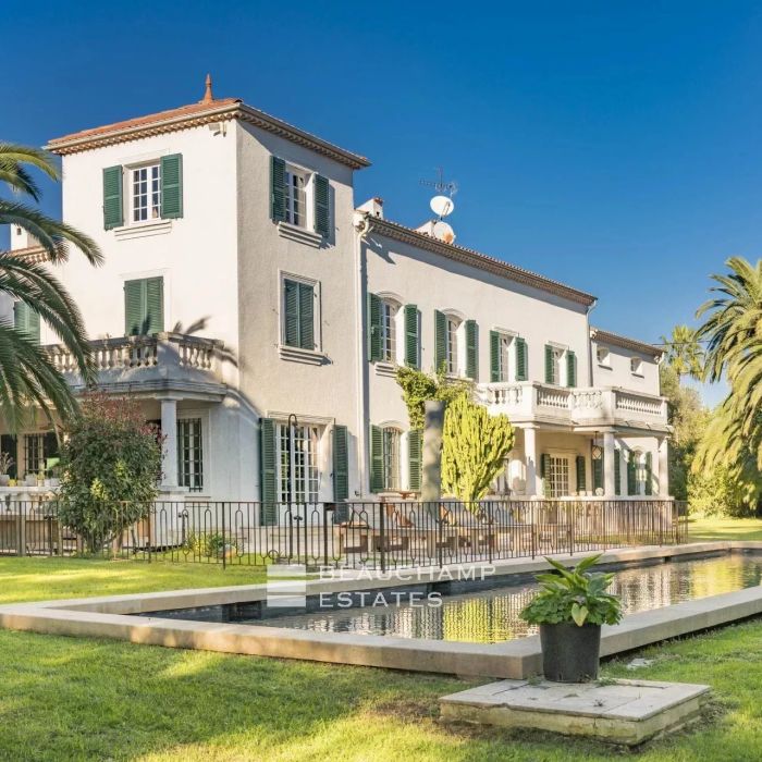 Charming 6-bedroom villa near Old Antibes